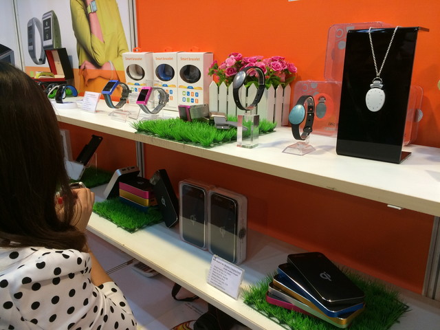 一米智能穿戴产品亮相2014香港秋季电子展，引领电子产品销售新趋势